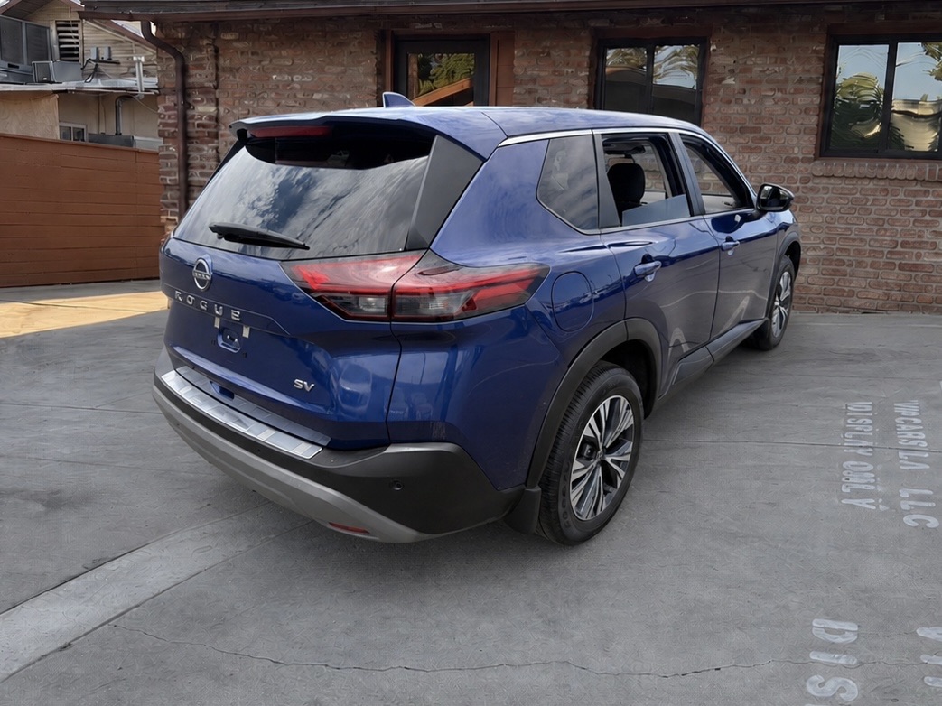 2022 Nissan Rogue SV - Photo 2