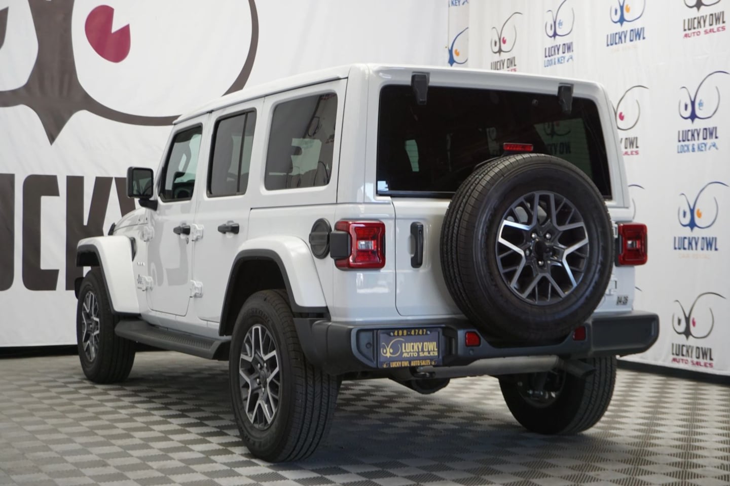 2024 Jeep Wrangler Sahara photo 4