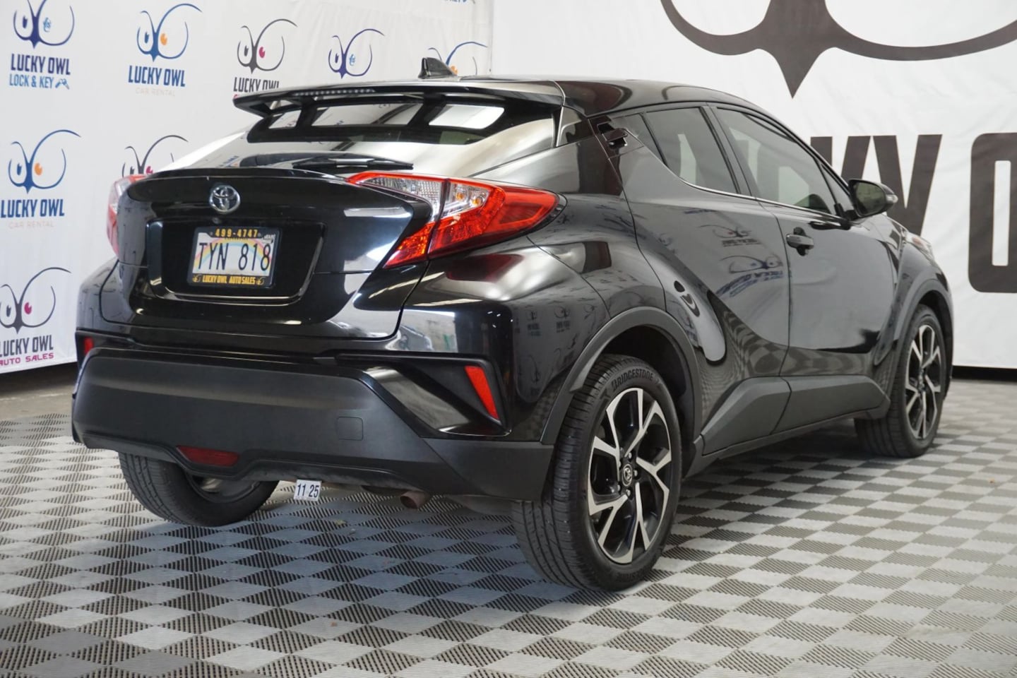2019 Toyota C-HR LE photo 4