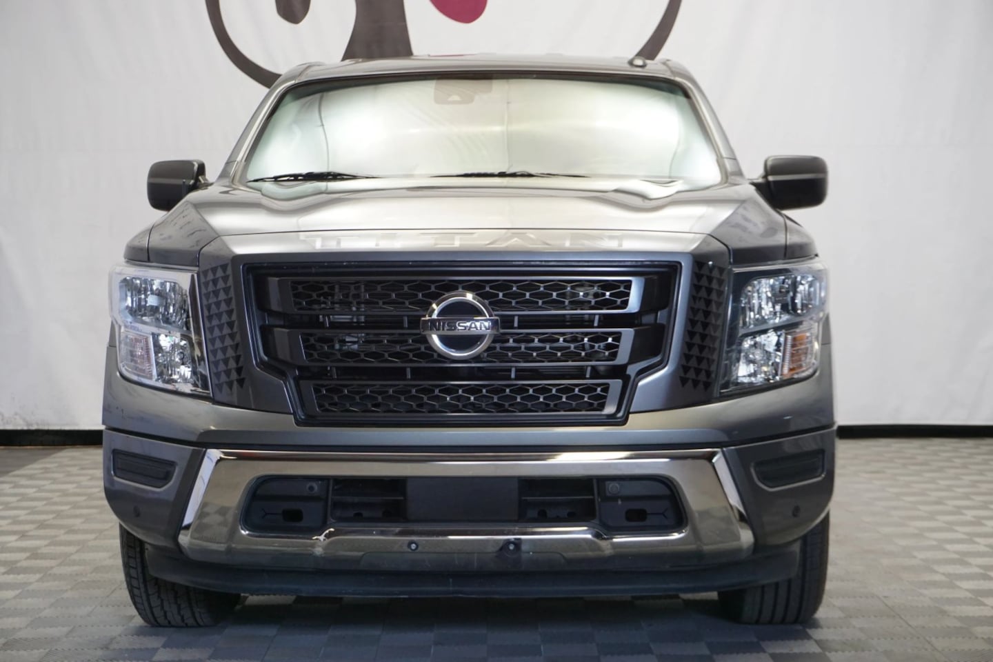 2021 Nissan Titan SV photo 2
