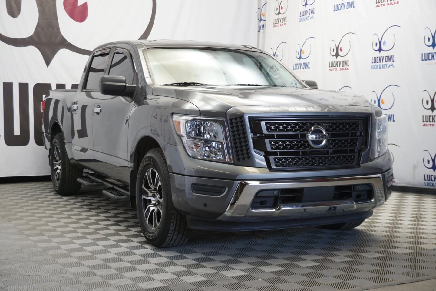 2021 Nissan Titan SV photo 3