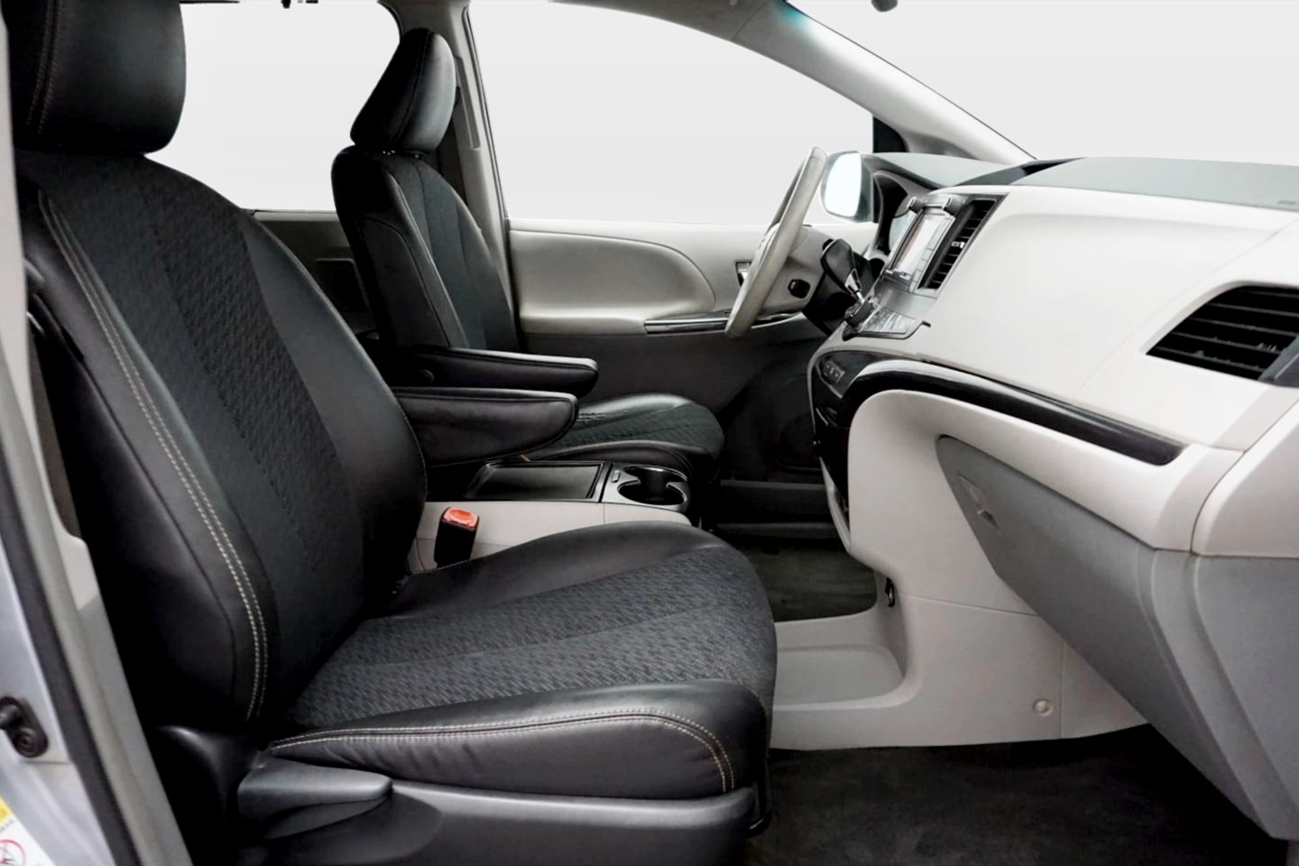 2014 Toyota Sienna SE - Photo 16