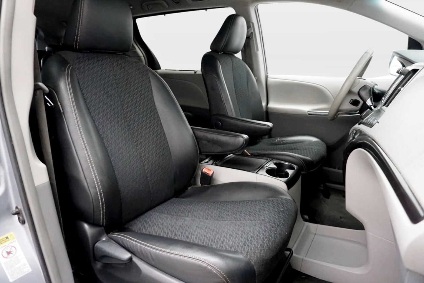 2014 Toyota Sienna SE - Photo 17