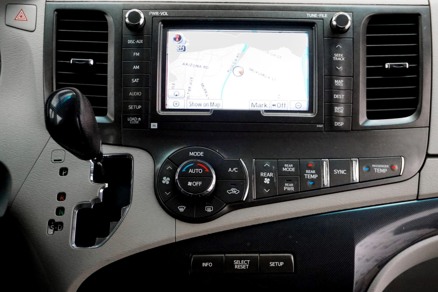 2014 Toyota Sienna SE - Photo 23