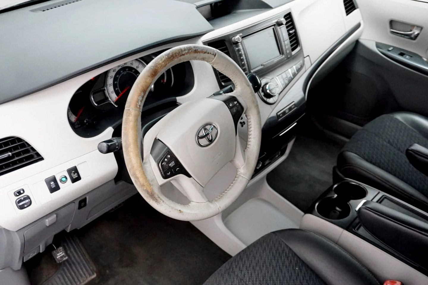 2014 Toyota Sienna SE - Photo 12