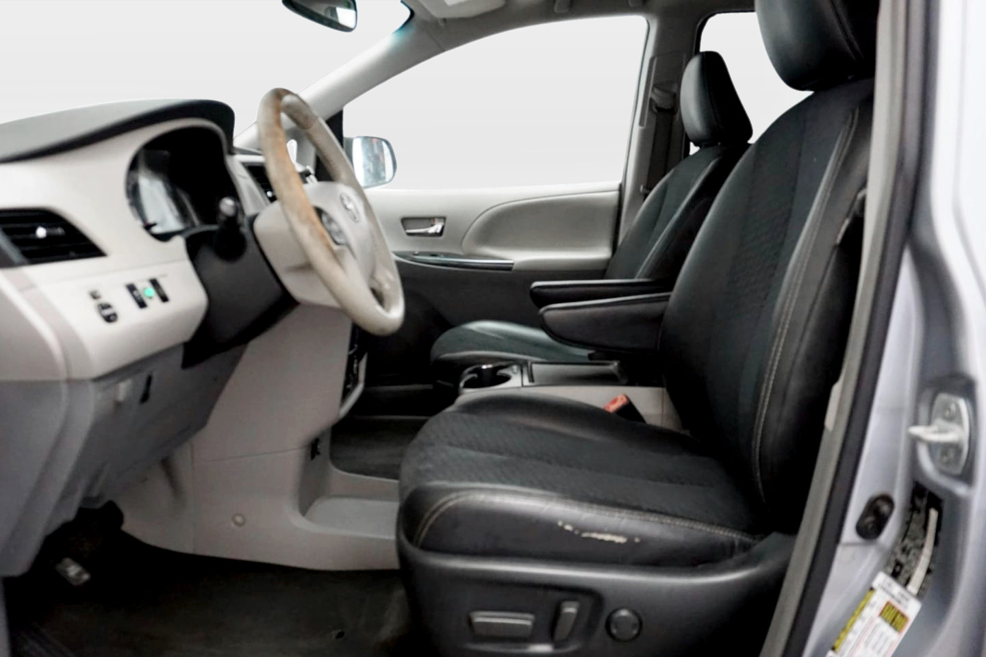 2014 Toyota Sienna SE - Photo 10