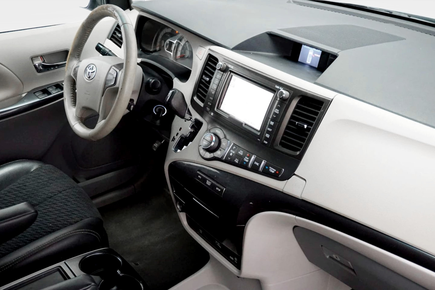 2014 Toyota Sienna SE - Photo 18