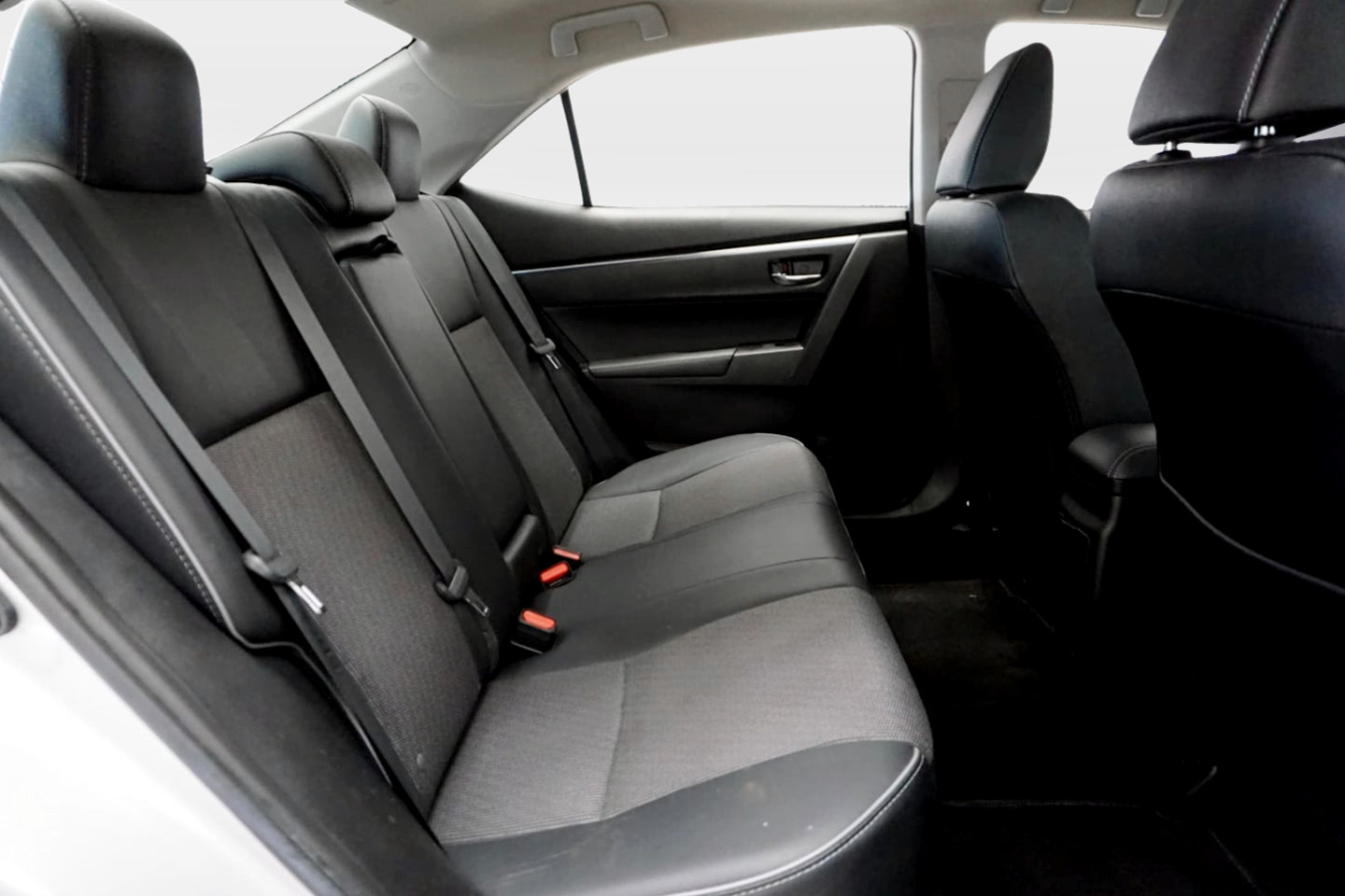 2016 Toyota Corolla S - Photo 18