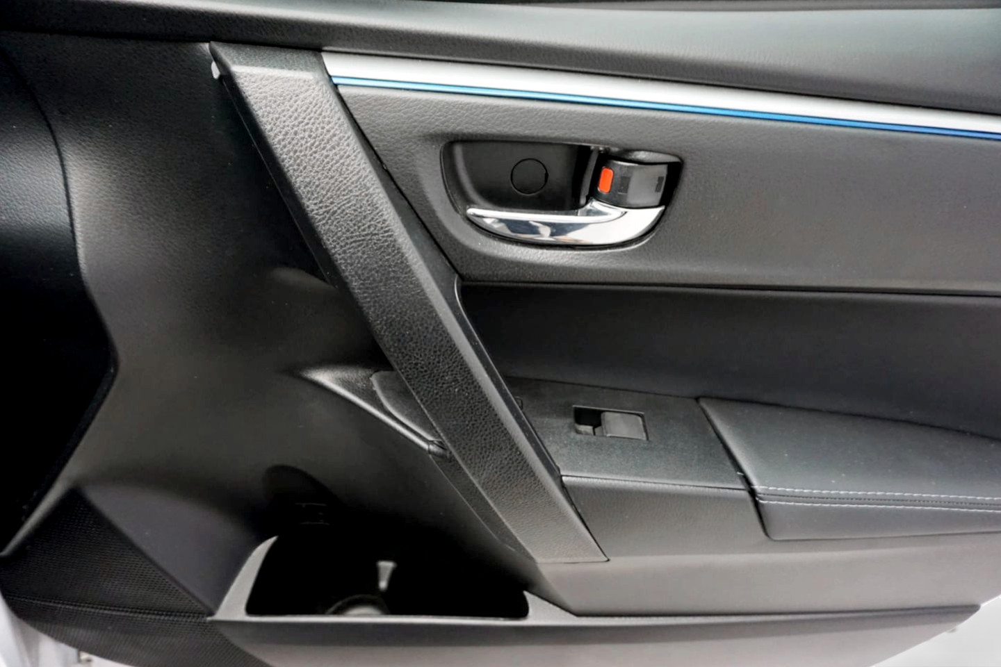 2016 Toyota Corolla S - Photo 24