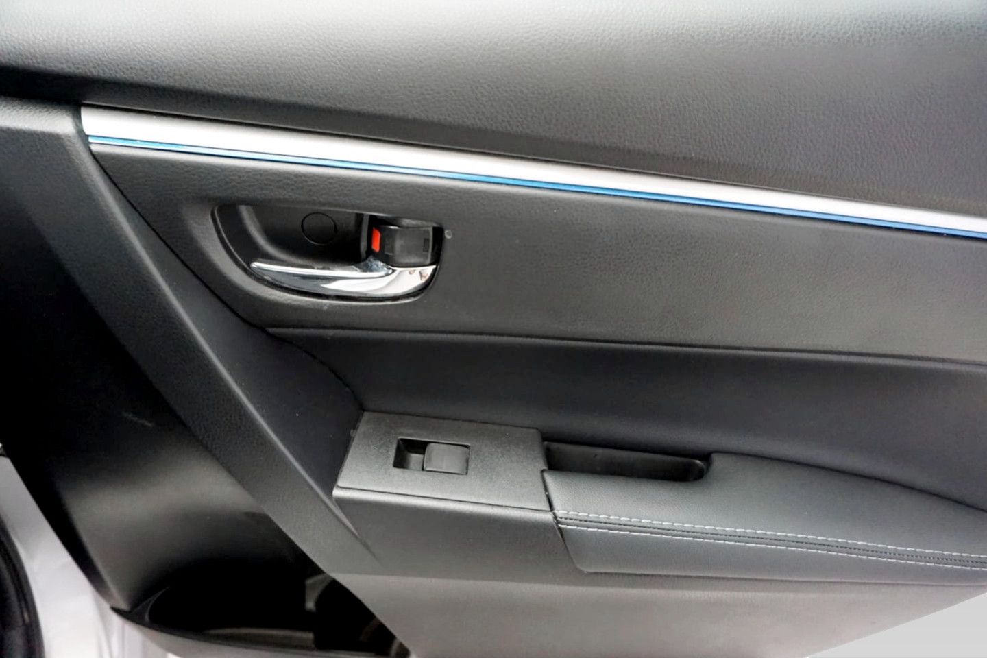 2016 Toyota Corolla S - Photo 25
