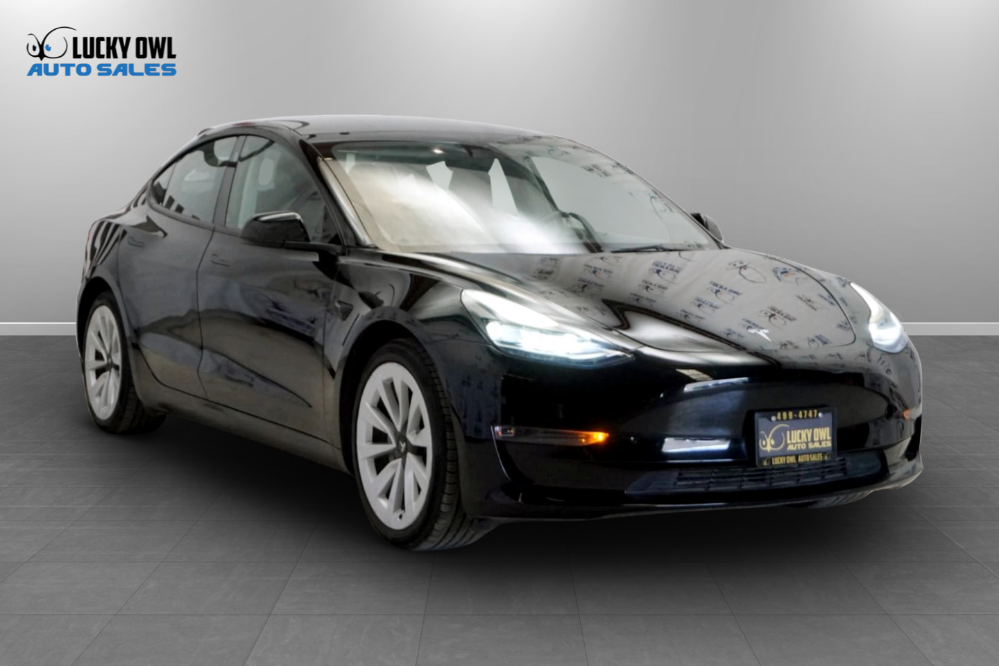 View vehicle photo 3
