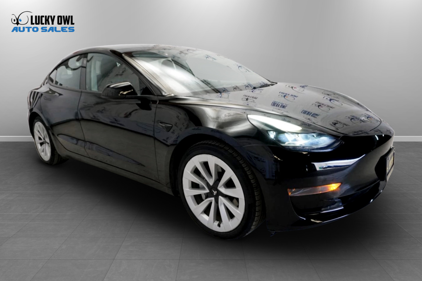 View vehicle photo 4