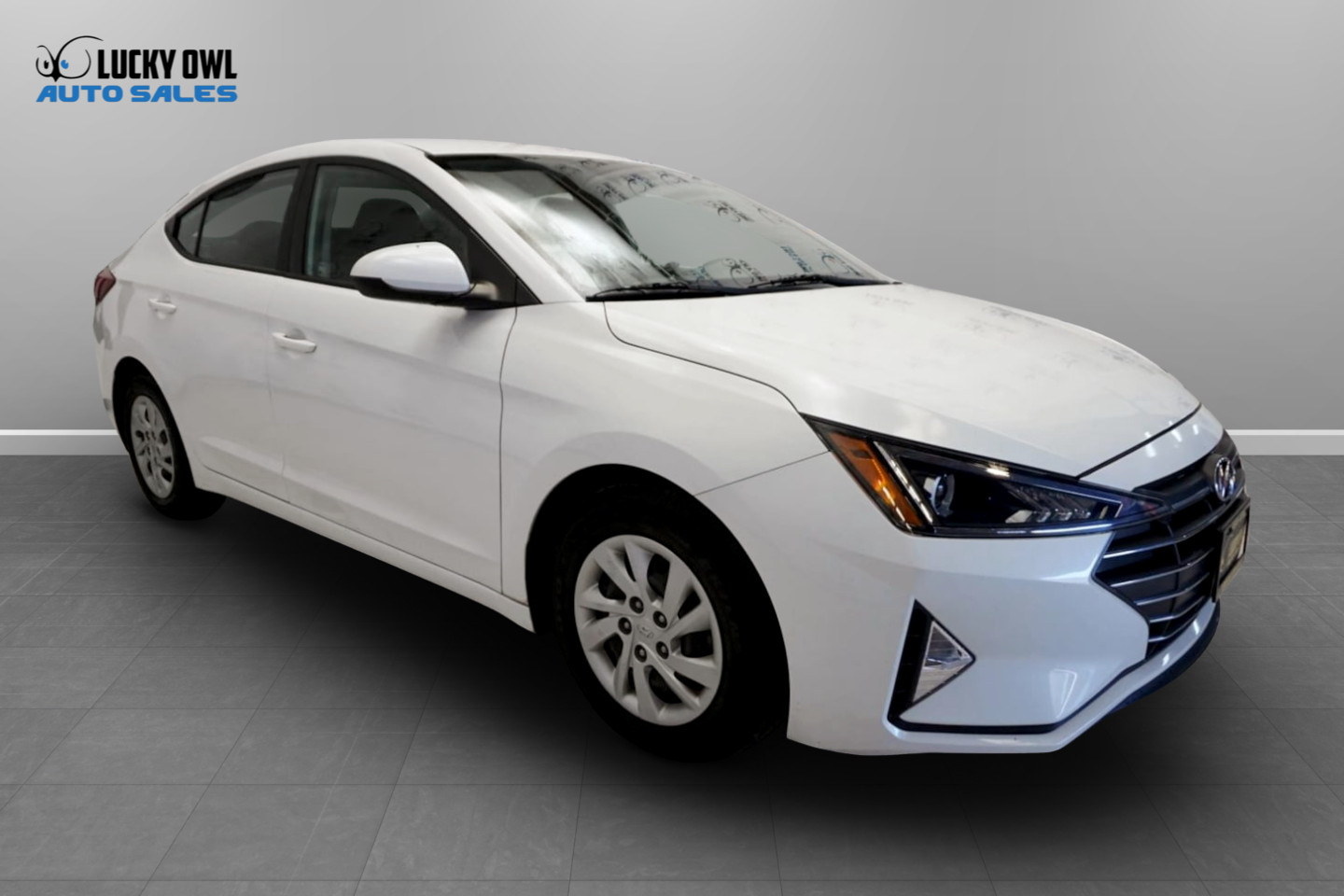 Photo 23 of this Hyundai Elantra