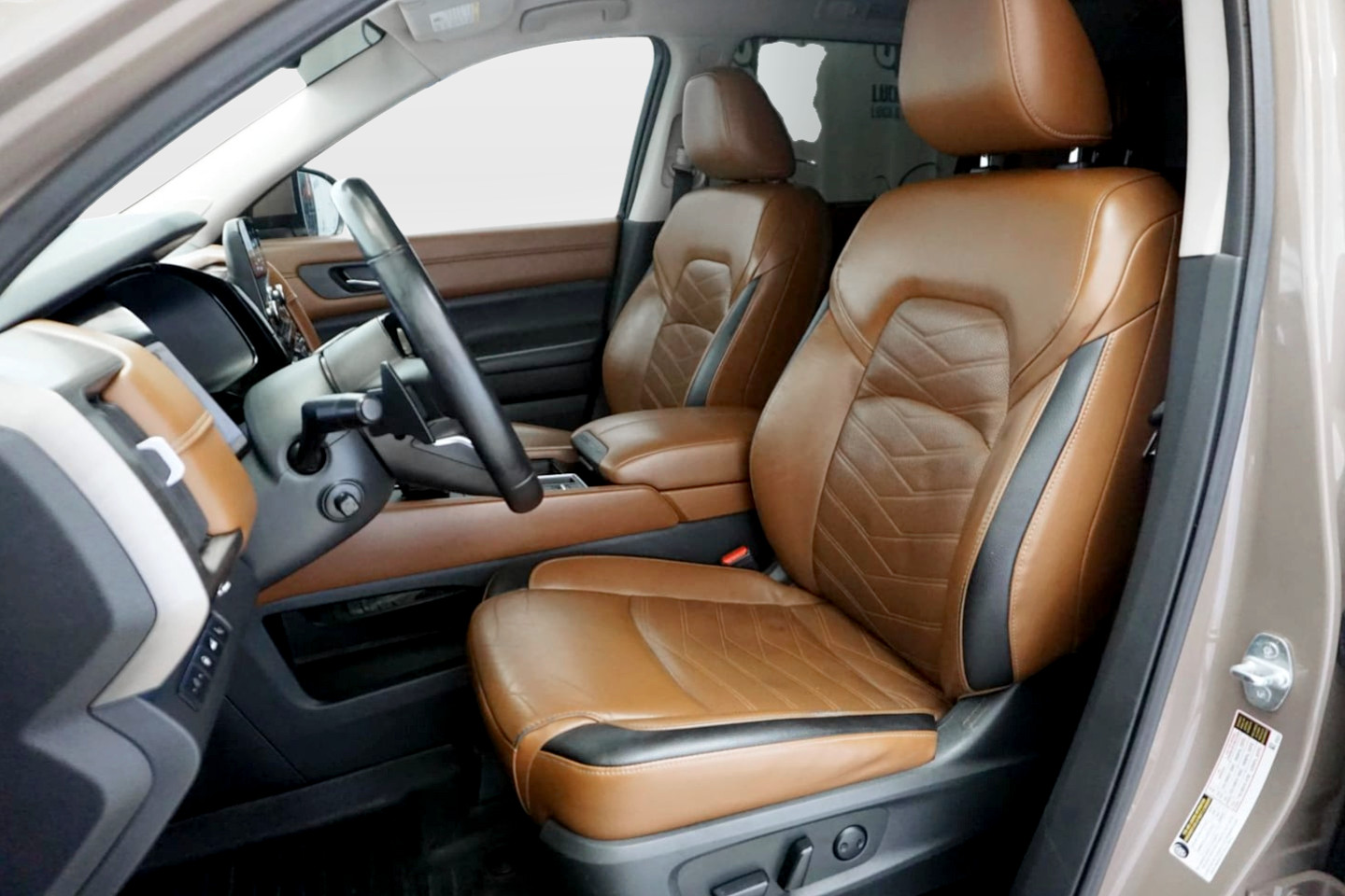 Photo 12 of this Nissan Pathfinder