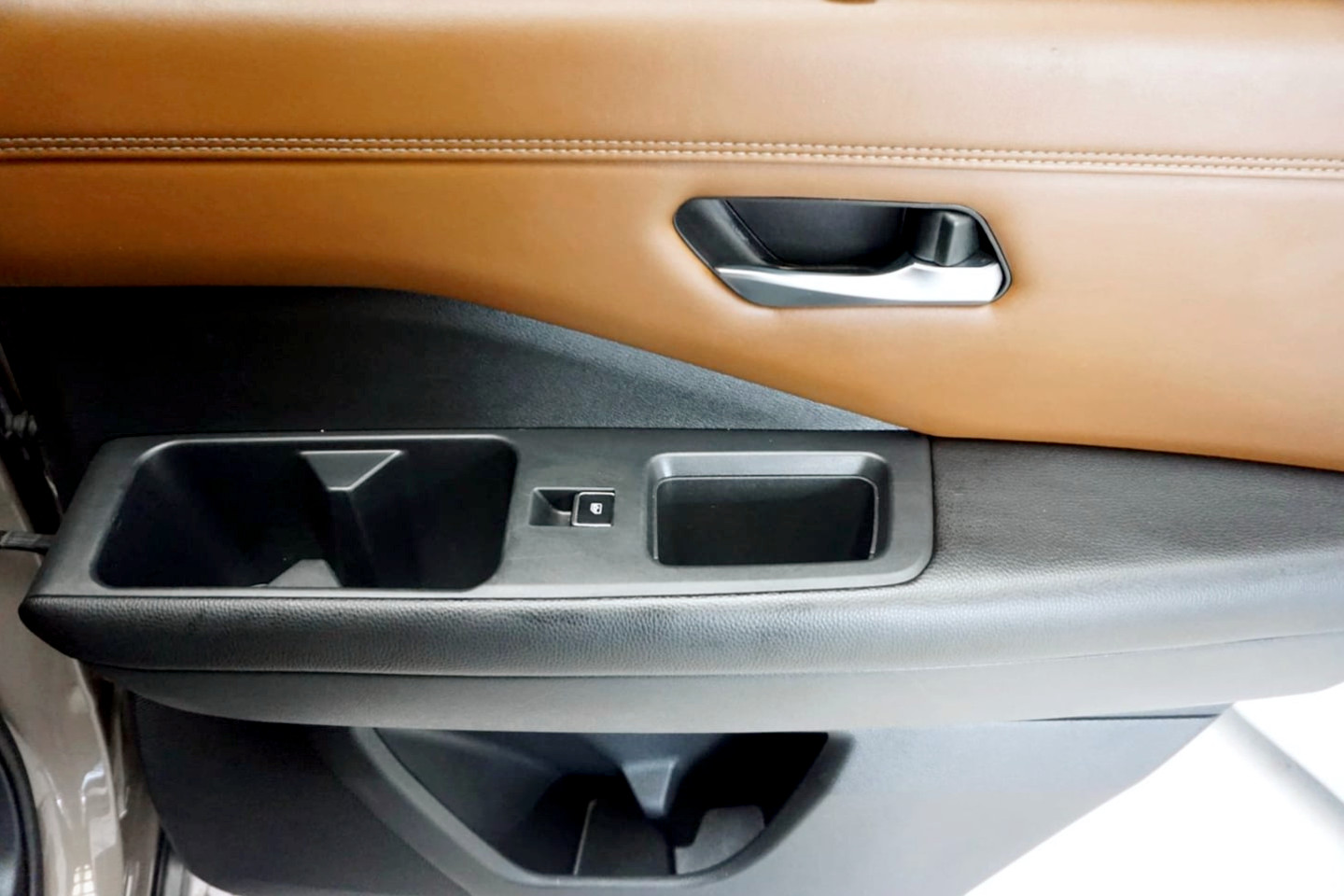 Photo 23 of this Nissan Pathfinder