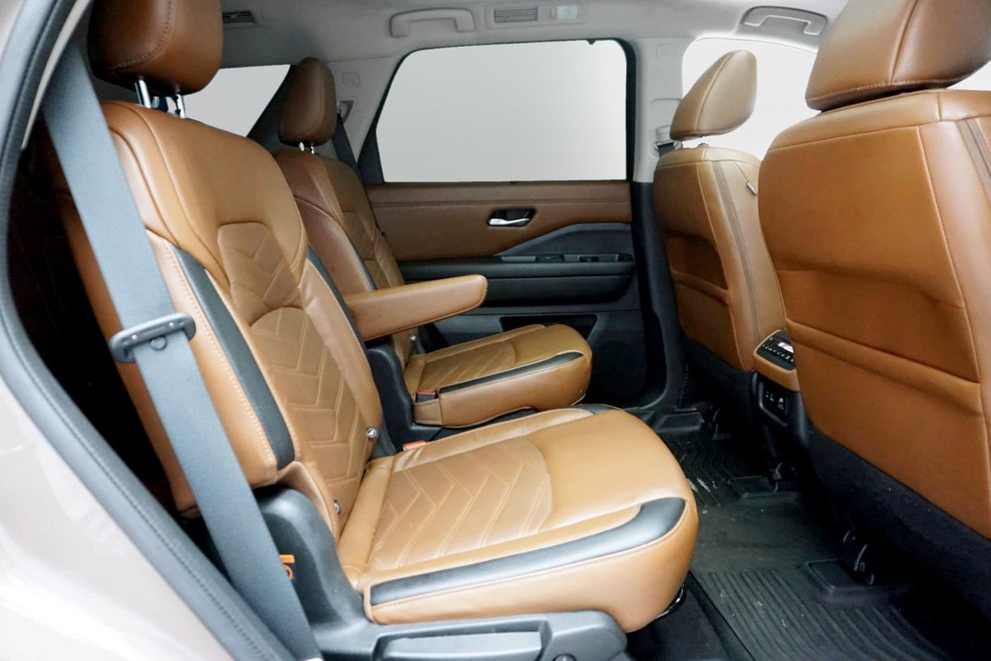 Photo 24 of this Nissan Pathfinder