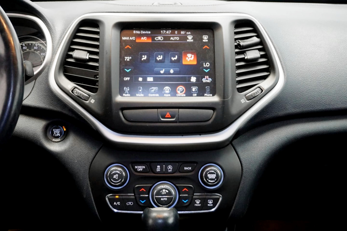Photo 16 of this Jeep Cherokee