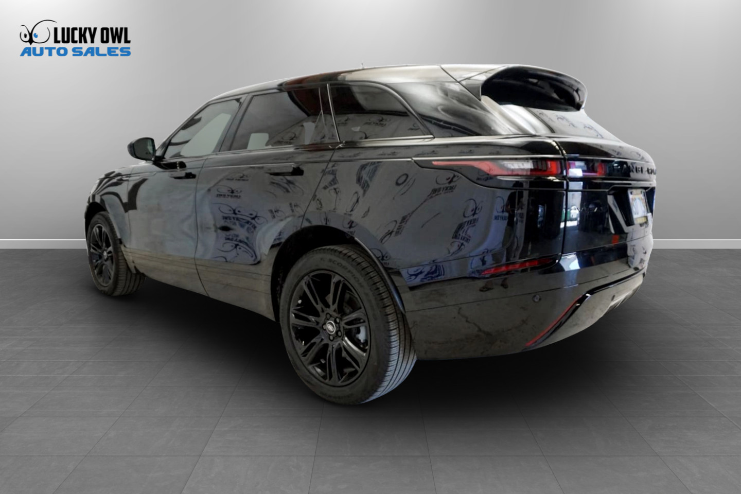 Photo 9 of this Land Rover Range Rover Velar