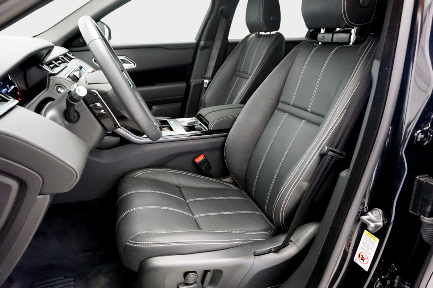 Photo 12 of this Land Rover Range Rover Velar