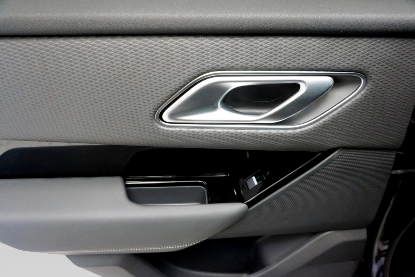 Photo 15 of this Land Rover Range Rover Velar