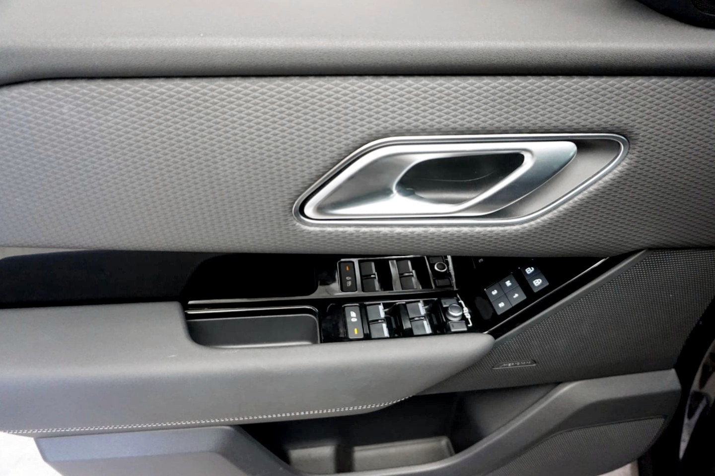 Photo 13 of this Land Rover Range Rover Velar