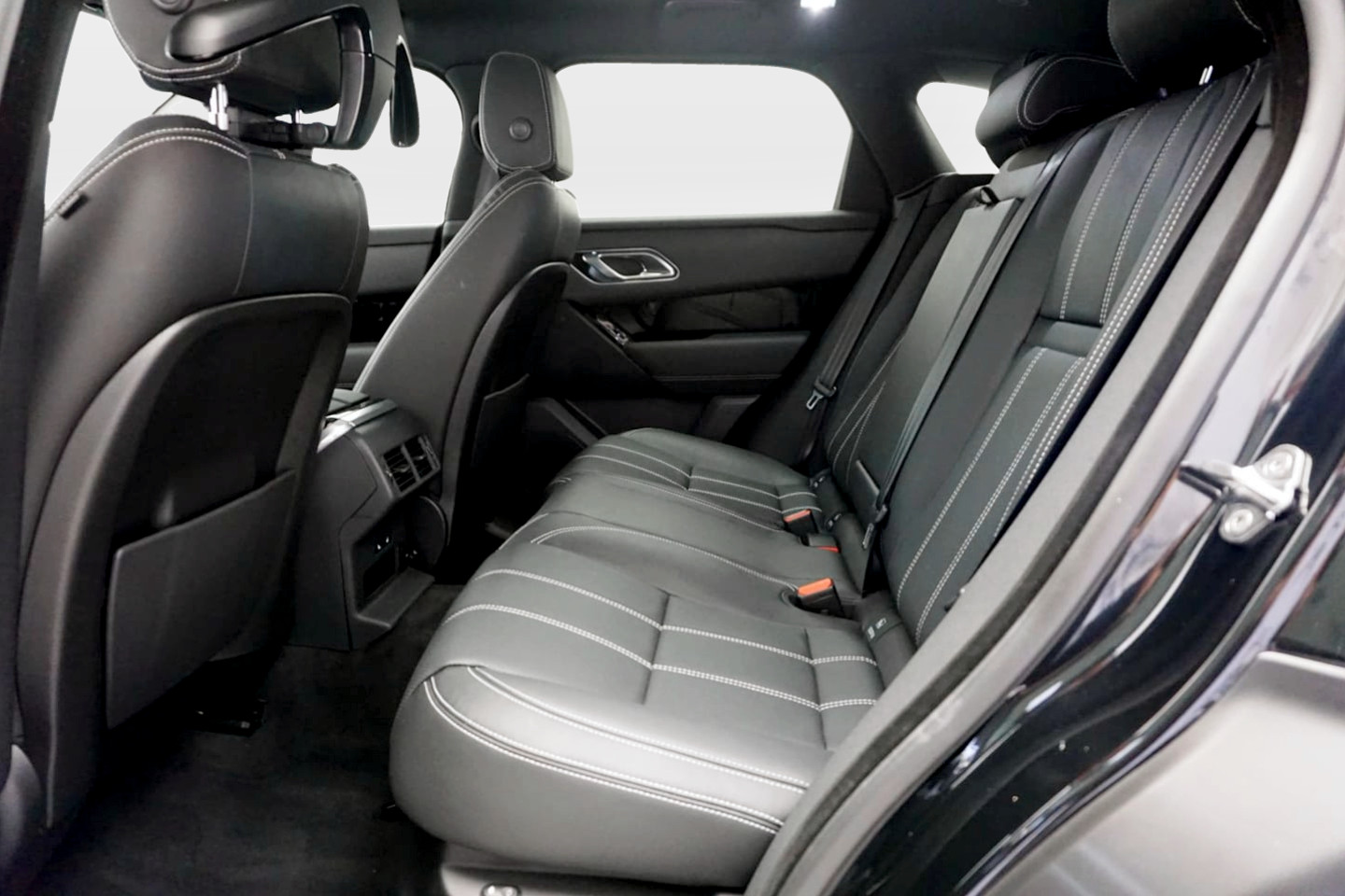 Photo 16 of this Land Rover Range Rover Velar