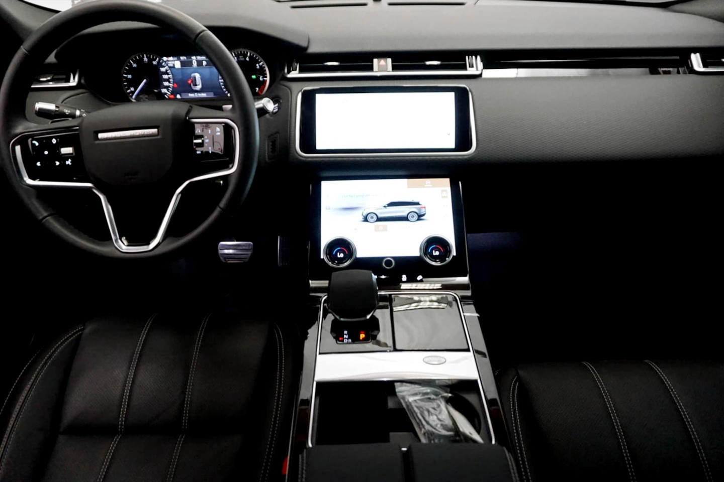 Photo 18 of this Land Rover Range Rover Velar