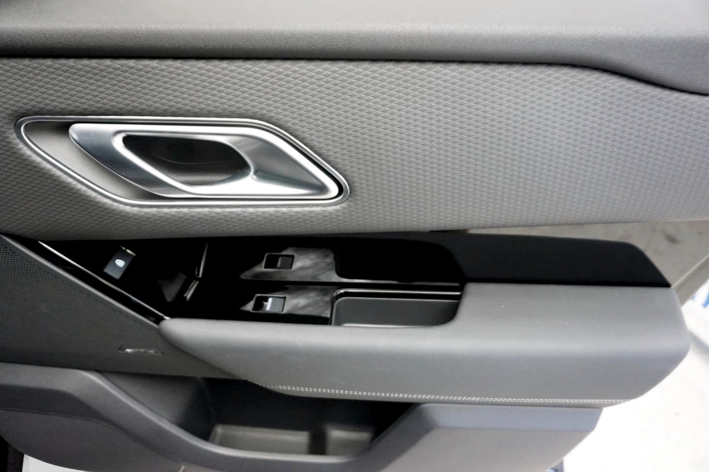 Photo 25 of this Land Rover Range Rover Velar