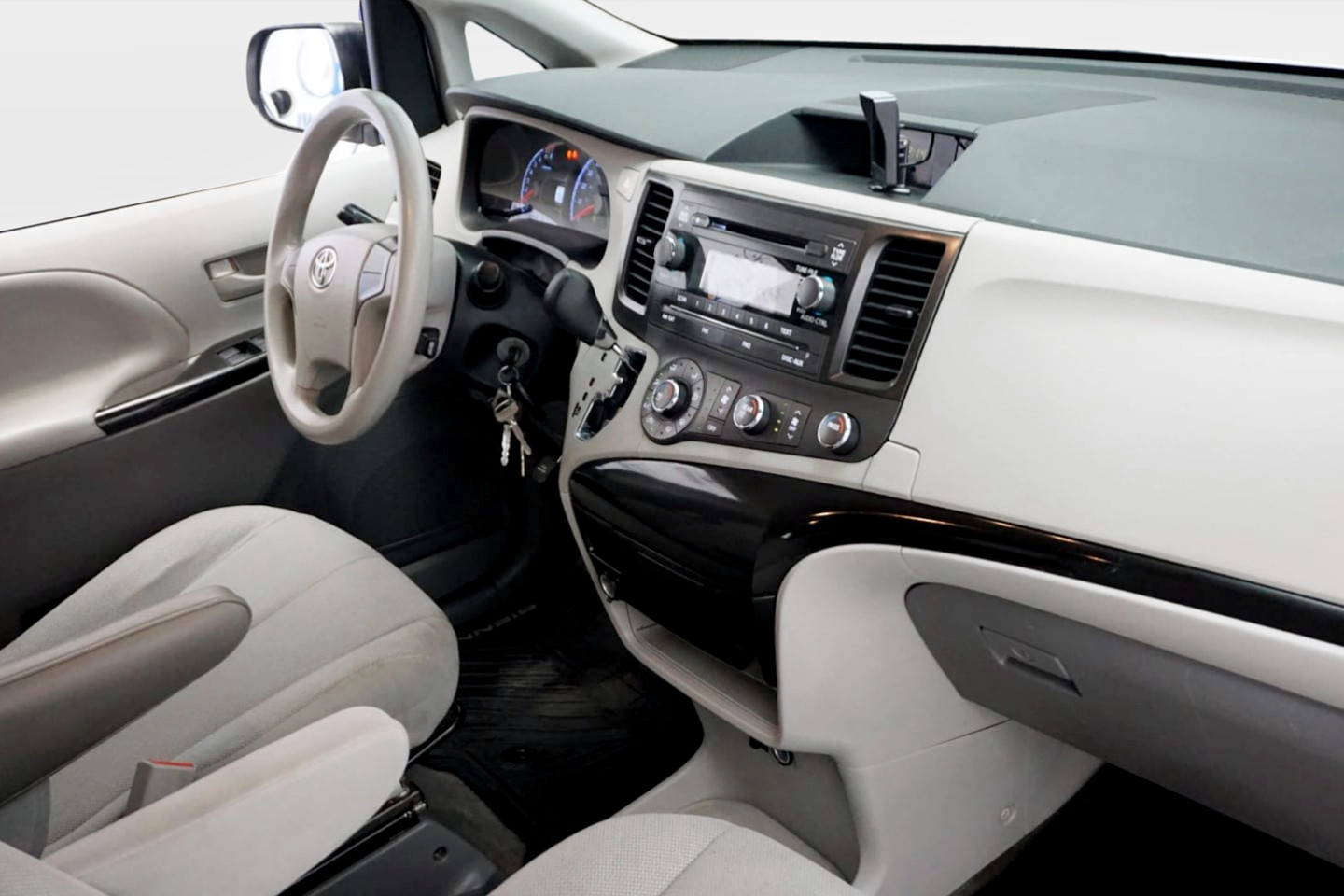 Photo 21 of this Toyota Sienna