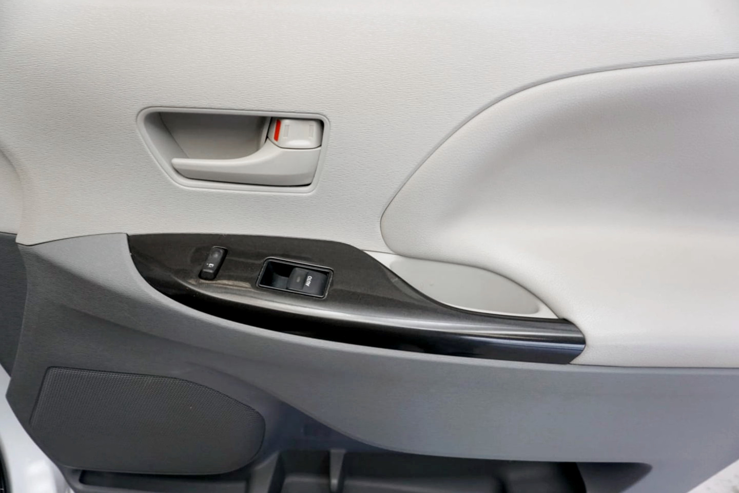 Photo 20 of this Toyota Sienna