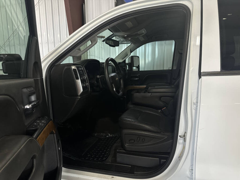 2015 Chevrolet Silverado 2500HD LTZ photo 6
