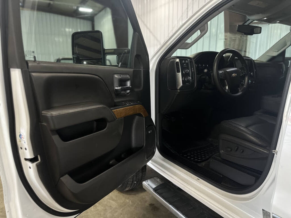 2015 Chevrolet Silverado 2500HD LTZ photo 14