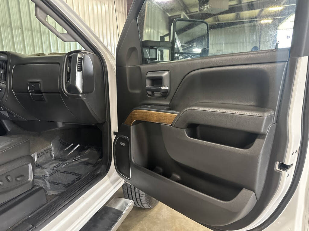 2015 Chevrolet Silverado 2500HD LTZ photo 31