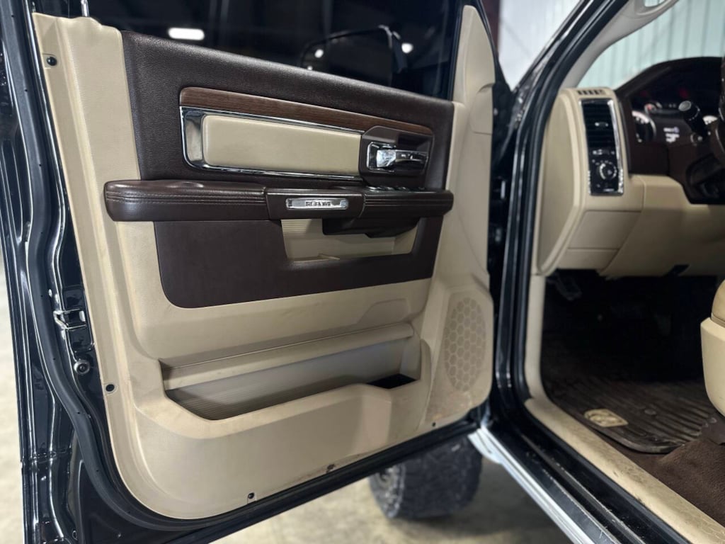 2015 Ram 2500 Laramie photo 22