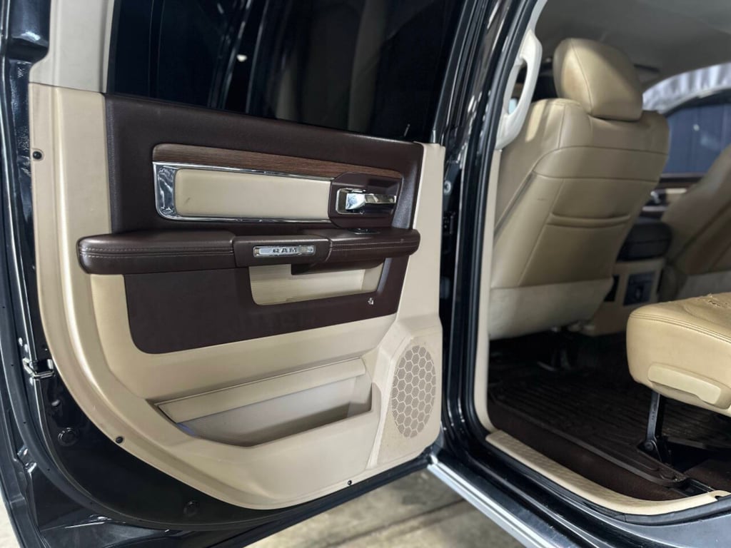 2015 Ram 2500 Laramie photo 29