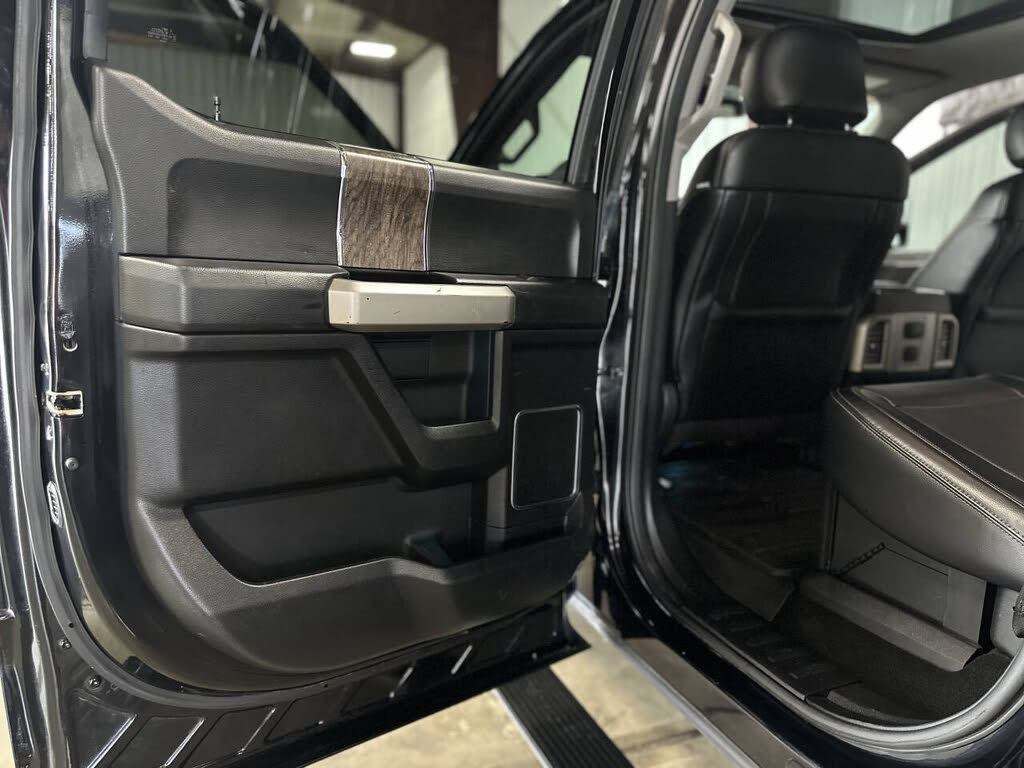 2017 Ford F-250 Lariat photo 15