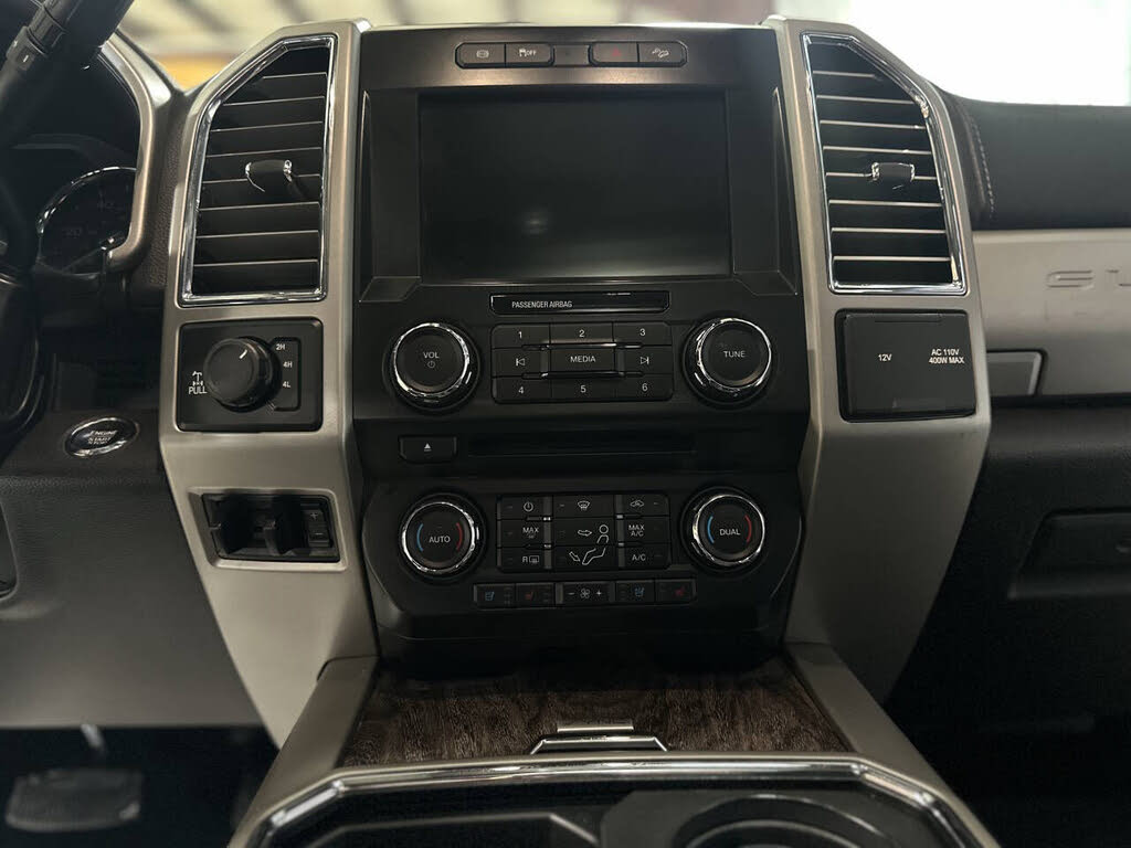 2017 Ford F-250 Lariat photo 19