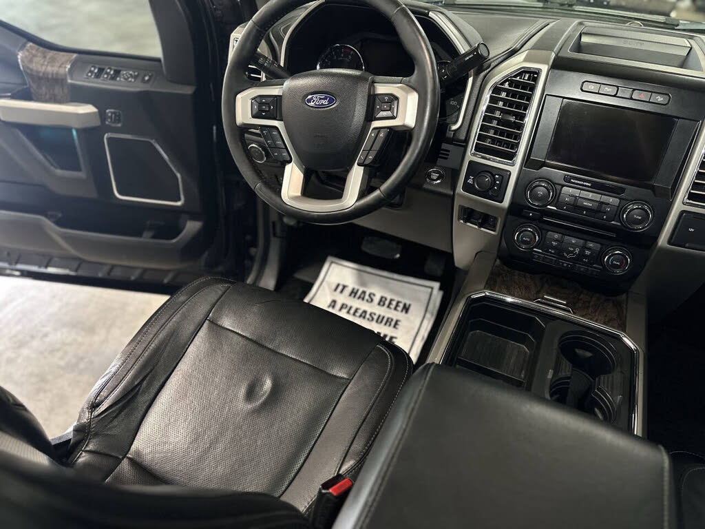 2017 Ford F-250 Lariat photo 22