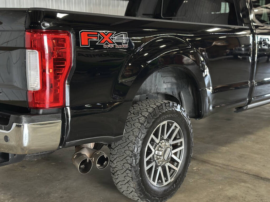 2017 Ford F-250 Lariat photo 31