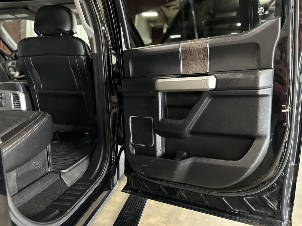 2017 Ford F-250 Lariat photo 35