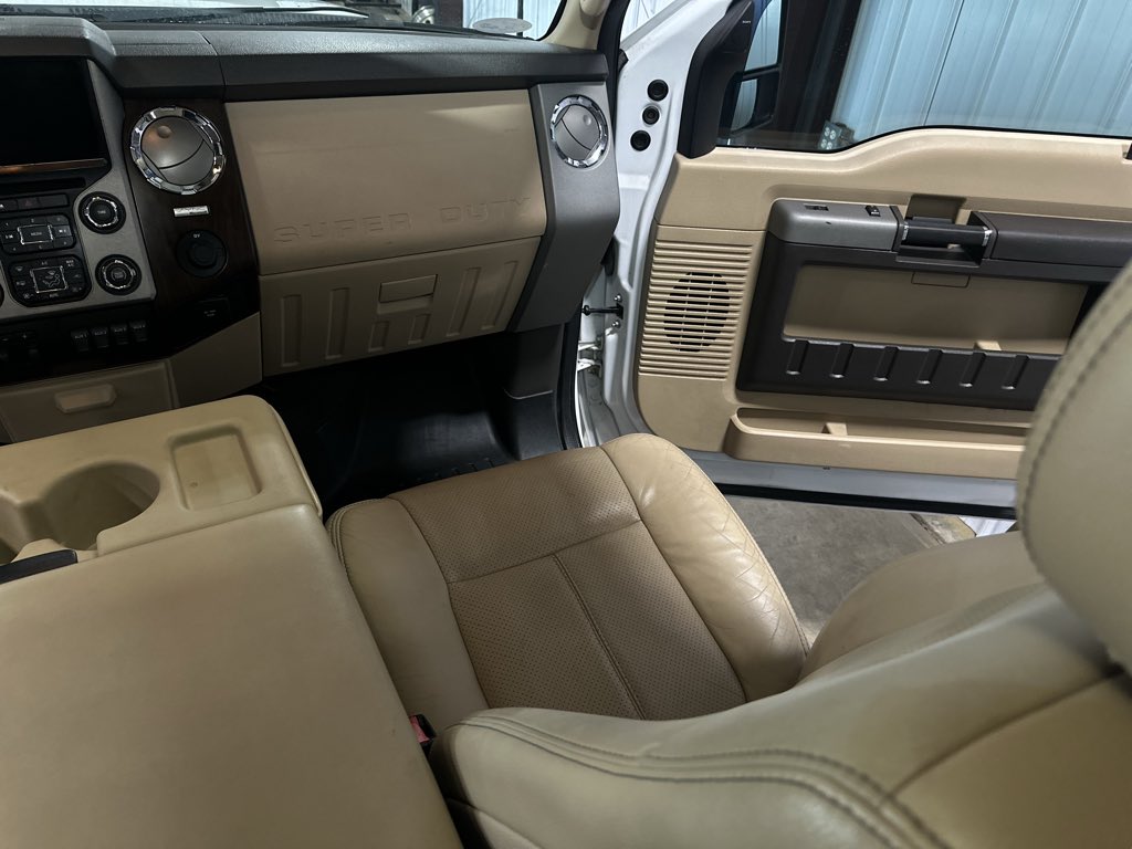 2014 Ford F-350 Lariat photo 25