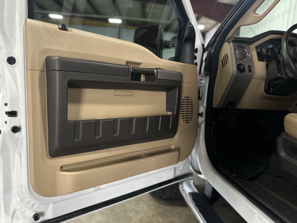 2014 Ford F-350 Lariat photo 26