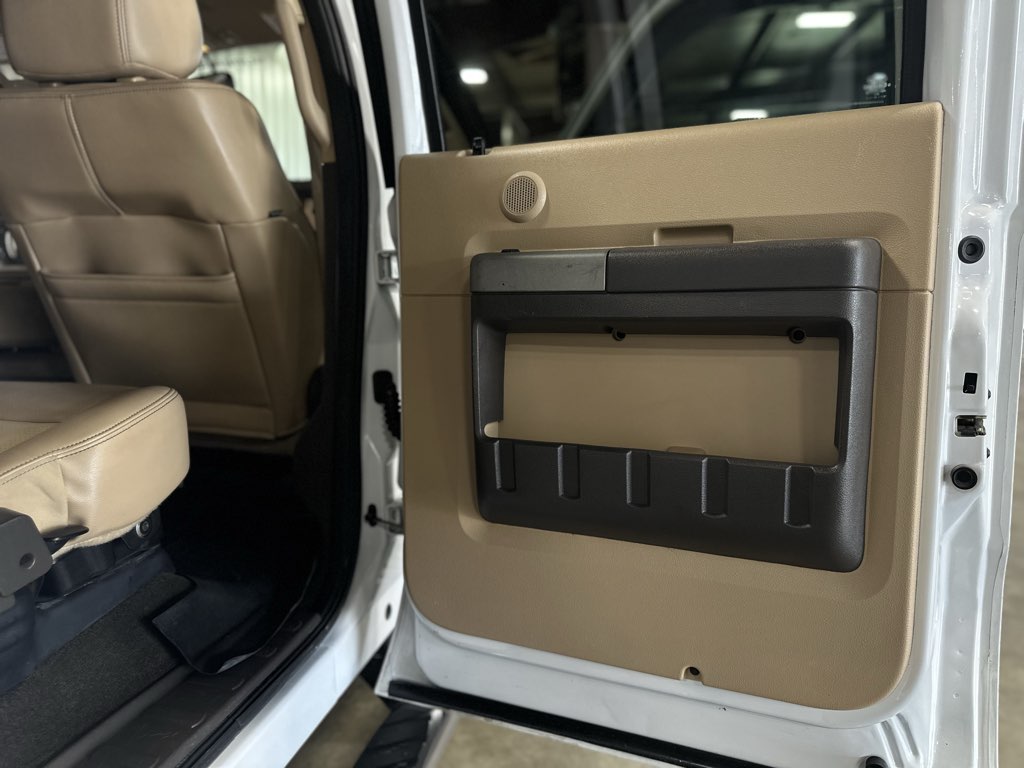 2014 Ford F-350 Lariat photo 29