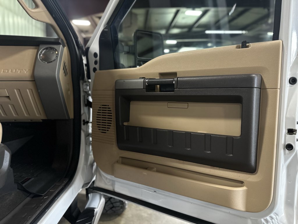 2014 Ford F-350 Lariat photo 39