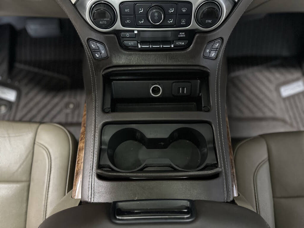 2015 Chevrolet Tahoe LTZ photo 3