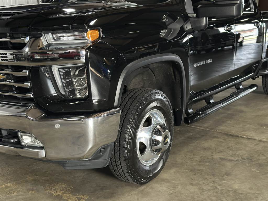 2021 Chevrolet Silverado 3500HD LTZ photo 17