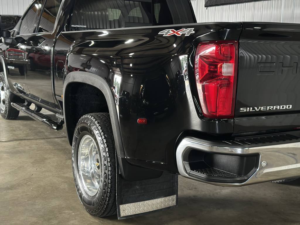 2021 Chevrolet Silverado 3500HD LTZ photo 18