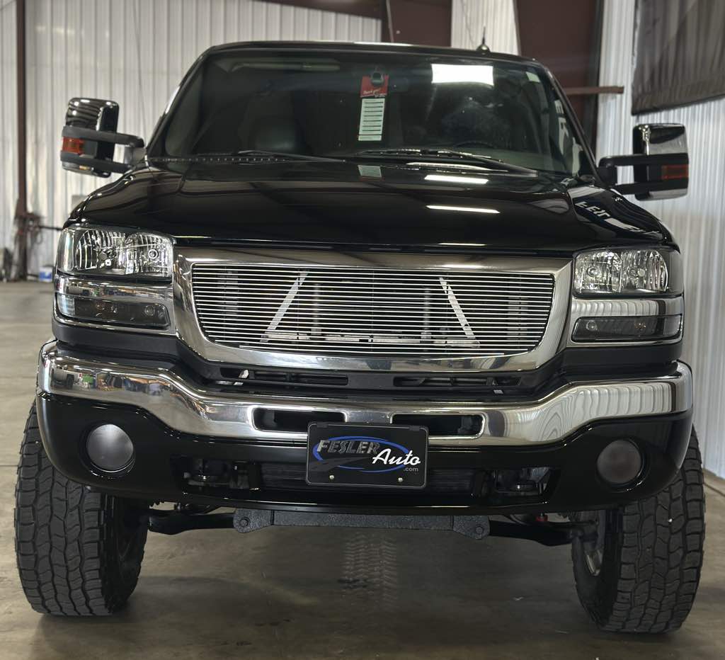 2005 Gmc Sierra SLT photo 2