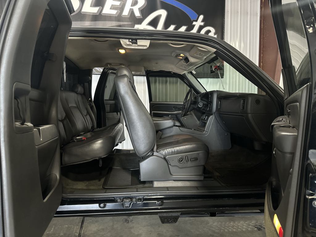 2005 Gmc Sierra SLT photo 9