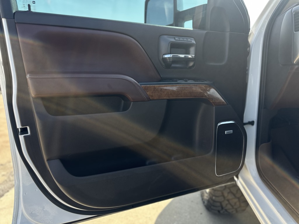 2016 Chevrolet Silverado 2500HD High Country photo 8